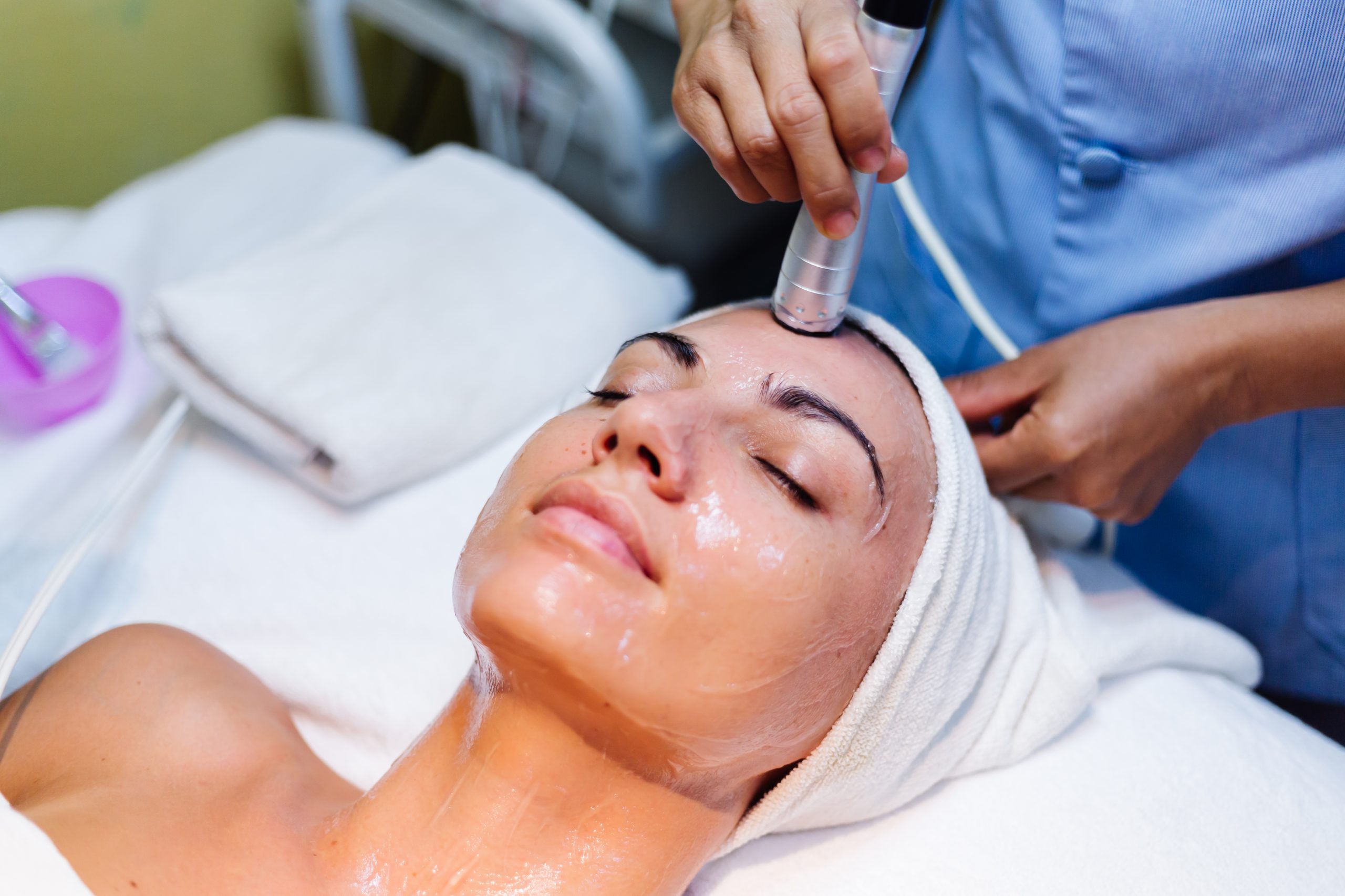 woman-receive-sculptra-treatment